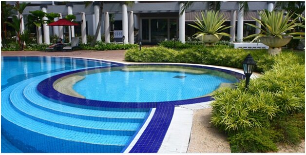 Tại sao nên chọn vật liệu gạch ốp Mosaic cho hồ bơi?